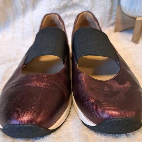 Vionic Cadee Mary Jane Sneakers Wine Metallic Slip On Comfort Shoes Sz 9.5 - Picture 4 of 15